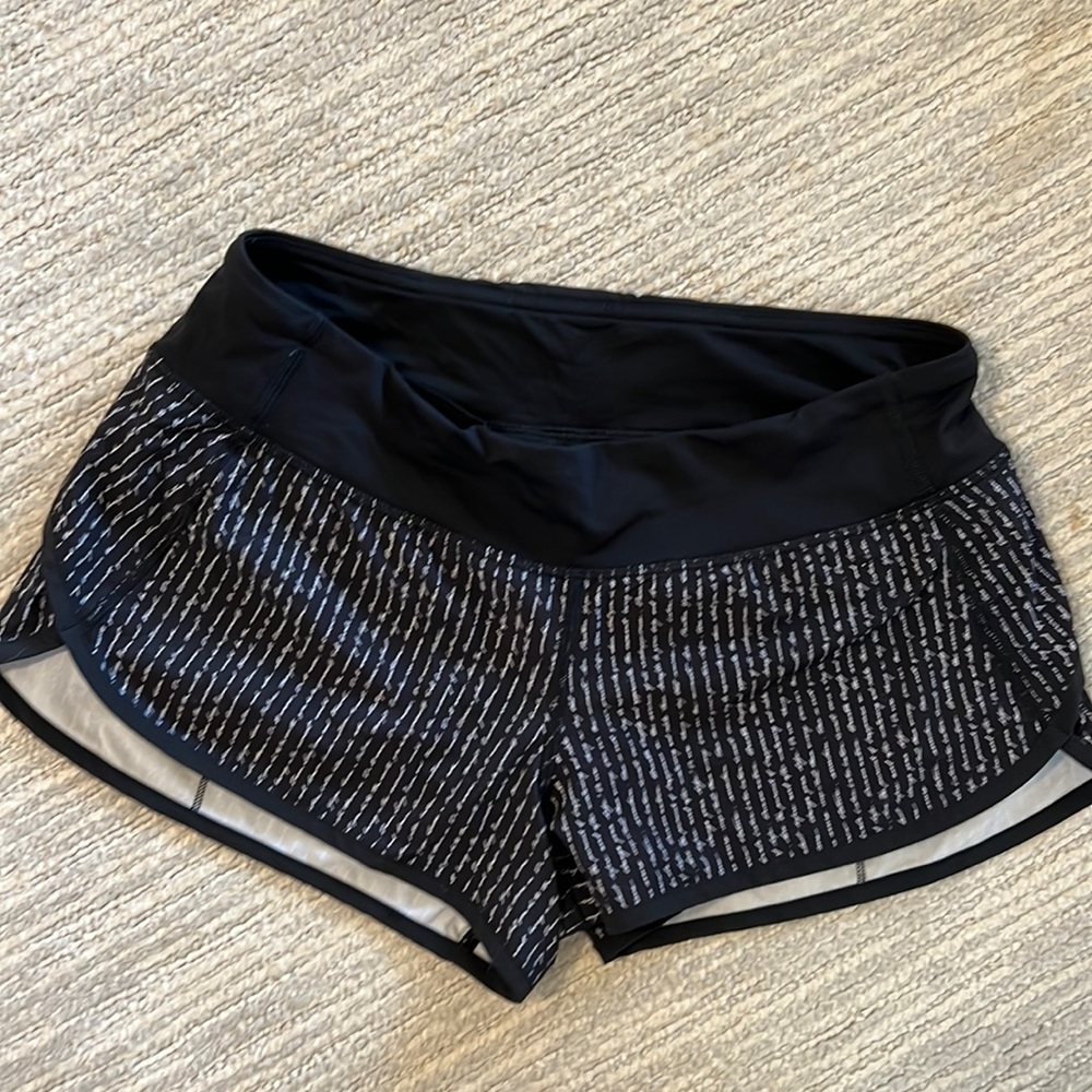Lululemon Speed Up Shorts Print Love Letter Size 6